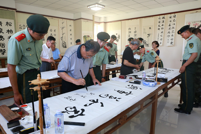 銀霞映照擁軍心，翰墨寄寓魚水情——寧夏老干部活動中心送書法進軍營活動紀實